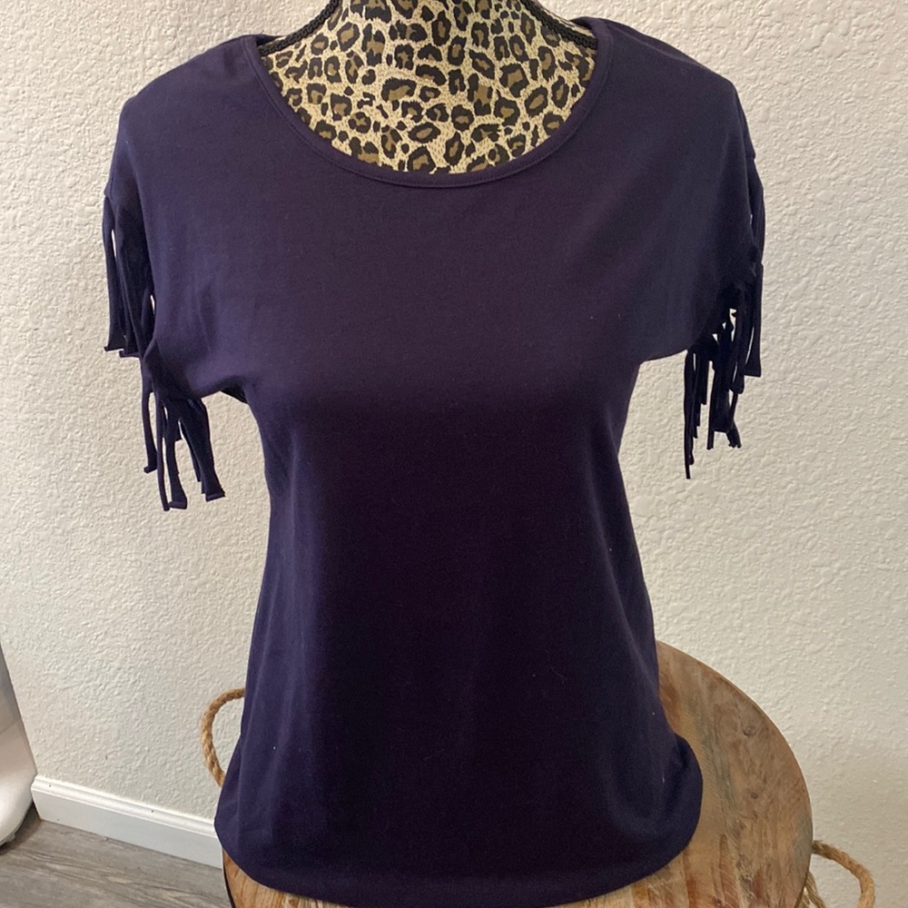 Super cute shirt with fringe sleeves, never worn with no tags, size small